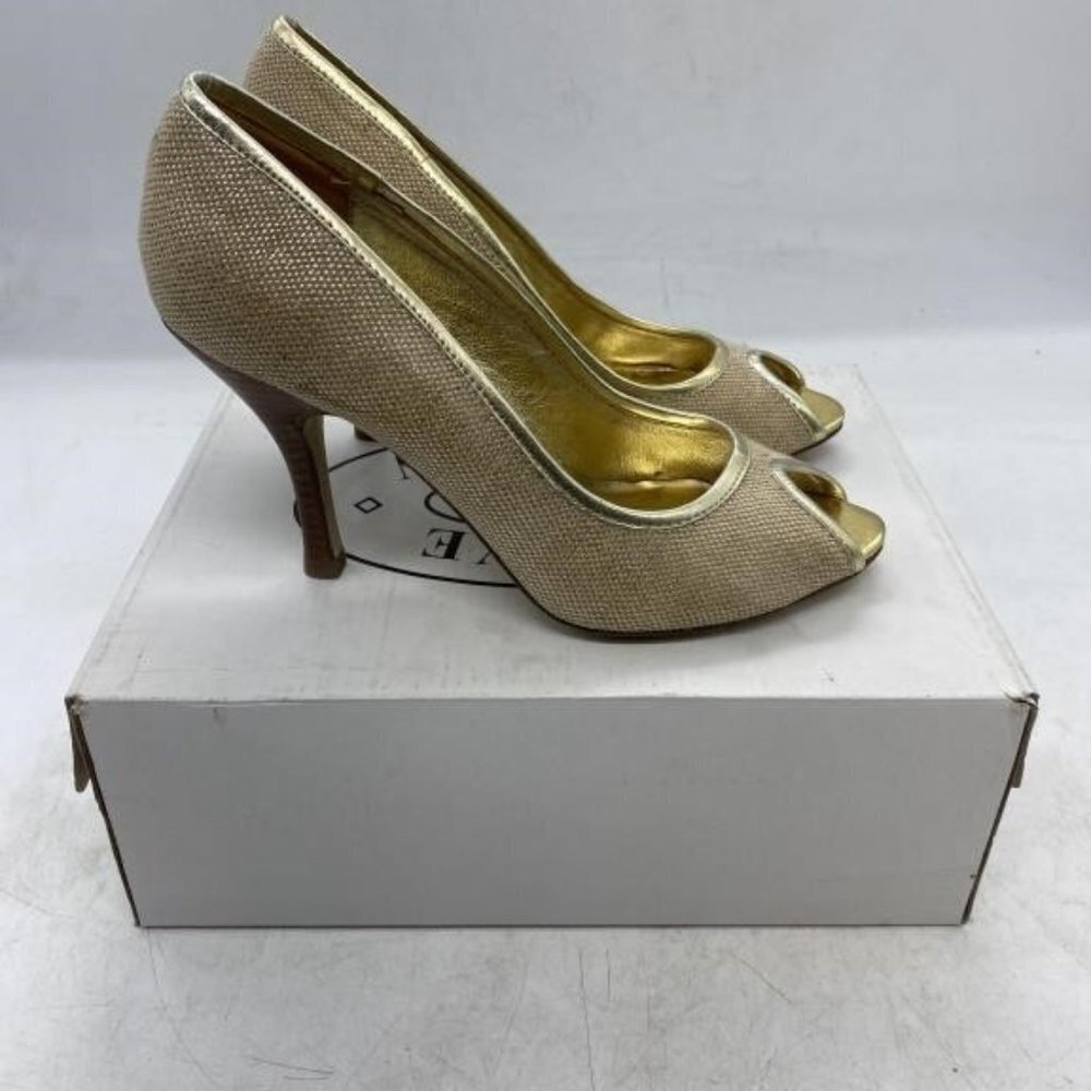 BOGO Steve Madden Anabelle Peep Toe Heels Cream Beige Tan Nude light brown 6.5